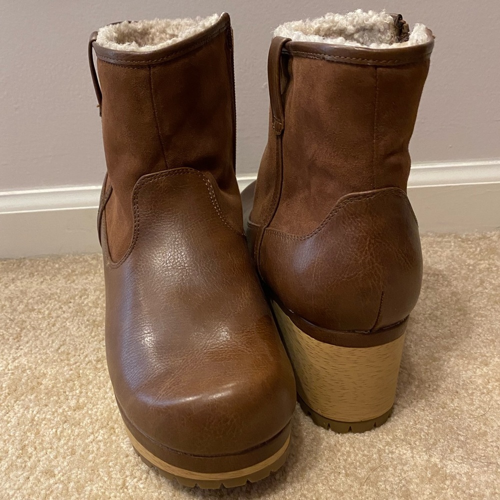 Brand New Never Worn Sherpa Lined Clog Boots